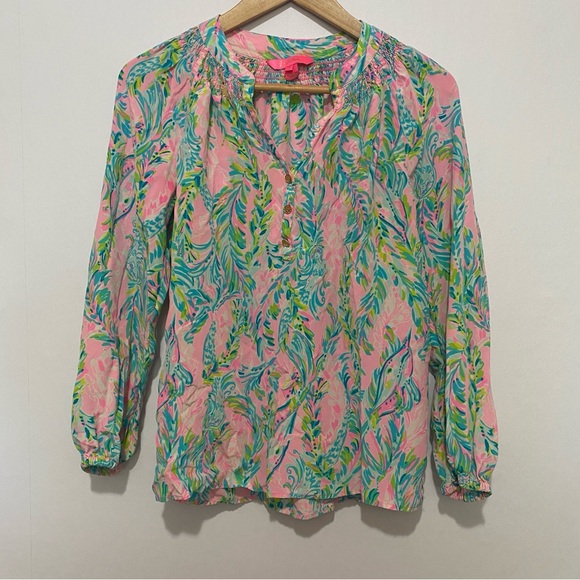 Lilly Pulitzer 100% Silk Blouse Small Multicolor Tropical Print Smocked Neck Top - Picture 1 of 9